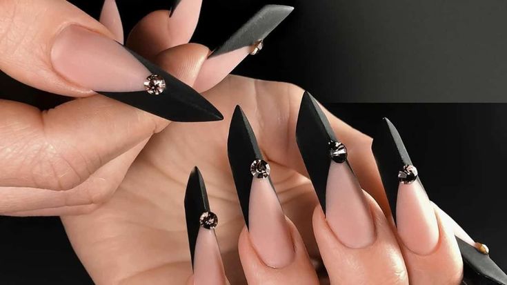 Острая форма ногтей