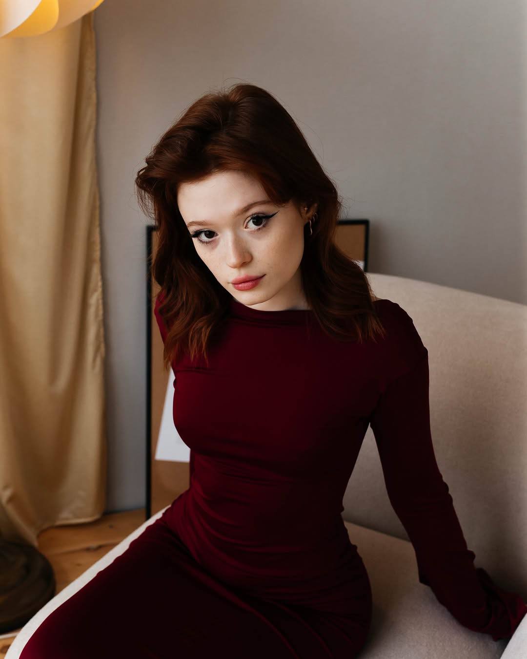 Ира - мастер маникюра и основатель студии Vasniatina Nails